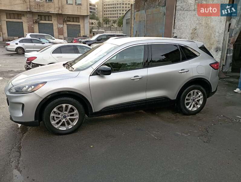 Внедорожник / Кроссовер Ford Escape 2020 в Киеве