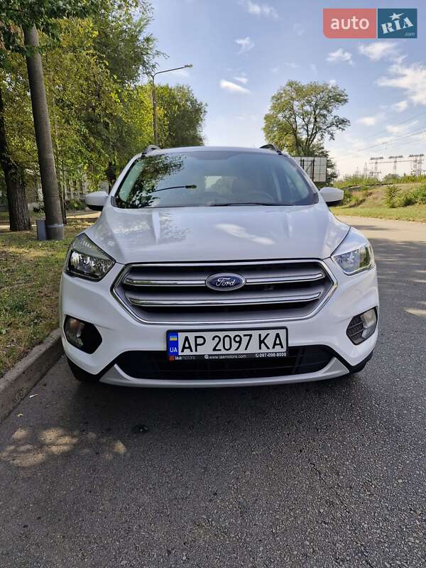 Внедорожник / Кроссовер Ford Escape 2017 в Запорожье