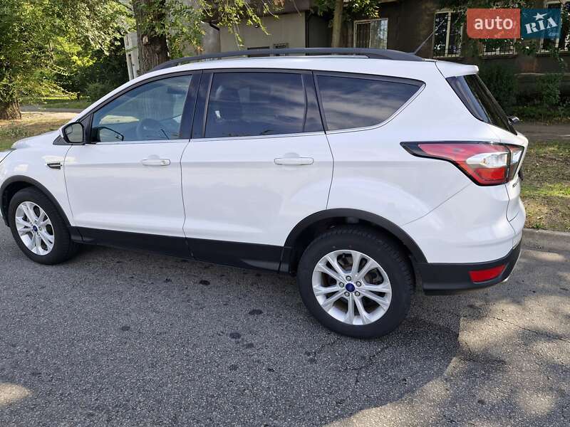 Внедорожник / Кроссовер Ford Escape 2017 в Запорожье