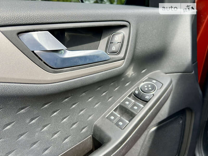 Внедорожник / Кроссовер Ford Escape 2019 в Тернополе