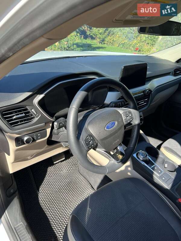 Внедорожник / Кроссовер Ford Escape 2020 в Долинской