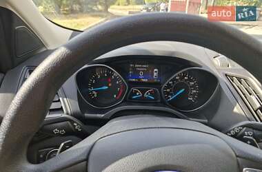 Внедорожник / Кроссовер Ford Escape 2017 в 