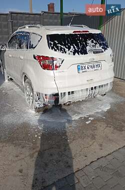Внедорожник / Кроссовер Ford Escape 2017 в 