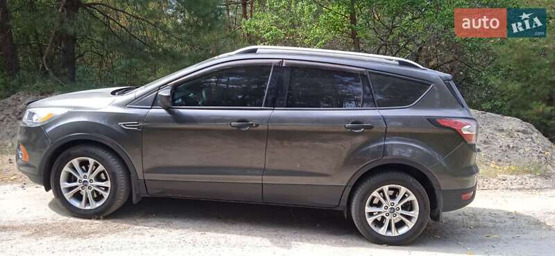 Внедорожник / Кроссовер Ford Escape 2017 в Кременчуге