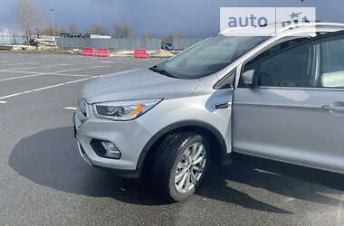 Внедорожник / Кроссовер Ford Escape 2017 в 