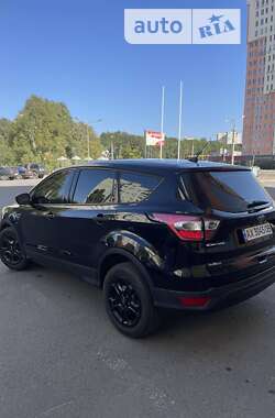 Позашляховик / Кросовер Ford Escape 2017 в 