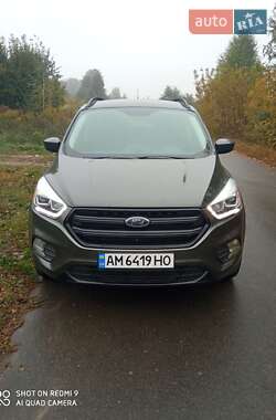 Внедорожник / Кроссовер Ford Escape 2018 в 