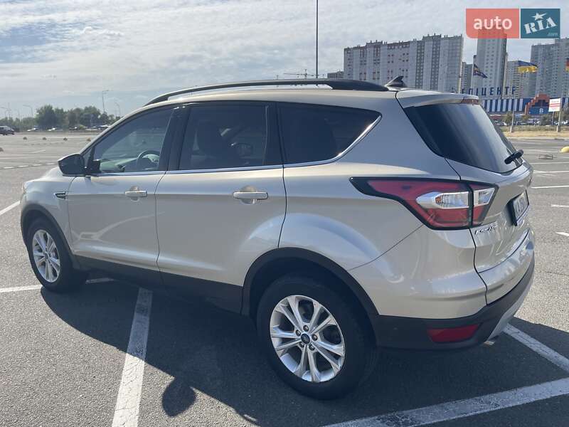 Внедорожник / Кроссовер Ford Escape 2018 в Киеве