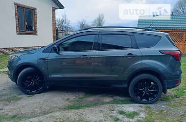 Позашляховик / Кросовер Ford Escape 2018 в Саврані