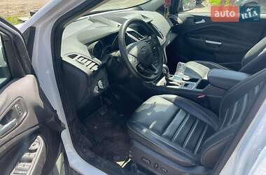 Внедорожник / Кроссовер Ford Escape 2017 в 