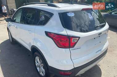 Внедорожник / Кроссовер Ford Escape 2017 в 