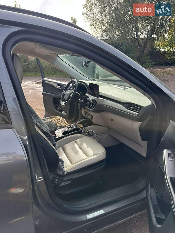 Позашляховик / Кросовер Ford Escape 2021 в Нововолинську