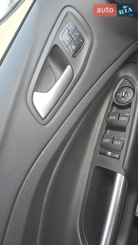 Внедорожник / Кроссовер Ford Escape 2015 в Львове