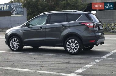 Внедорожник / Кроссовер Ford Escape 2018 в 