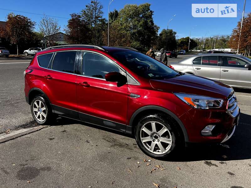 Позашляховик / Кросовер Ford Escape 2017 в Києві