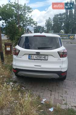 Позашляховик / Кросовер Ford Escape 2016 в Валках