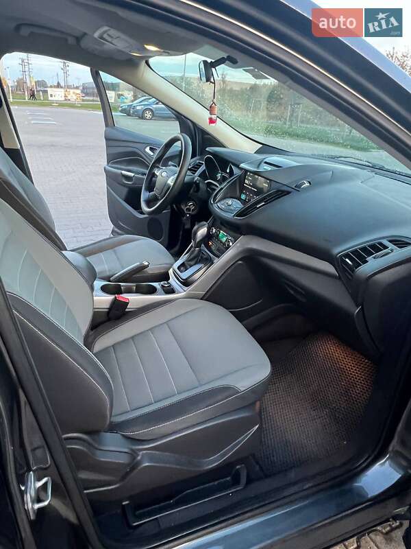 Внедорожник / Кроссовер Ford Escape 2016 в Дубно