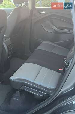 Внедорожник / Кроссовер Ford Escape 2016 в 