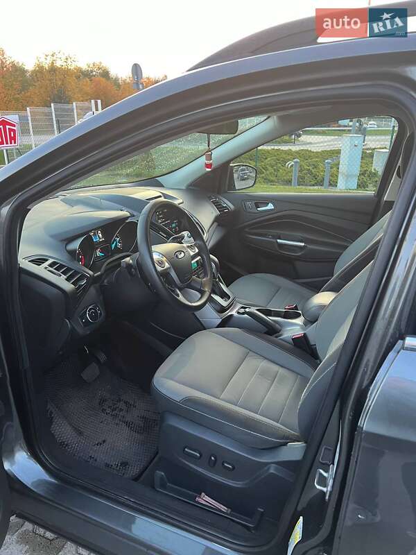 Внедорожник / Кроссовер Ford Escape 2016 в Дубно