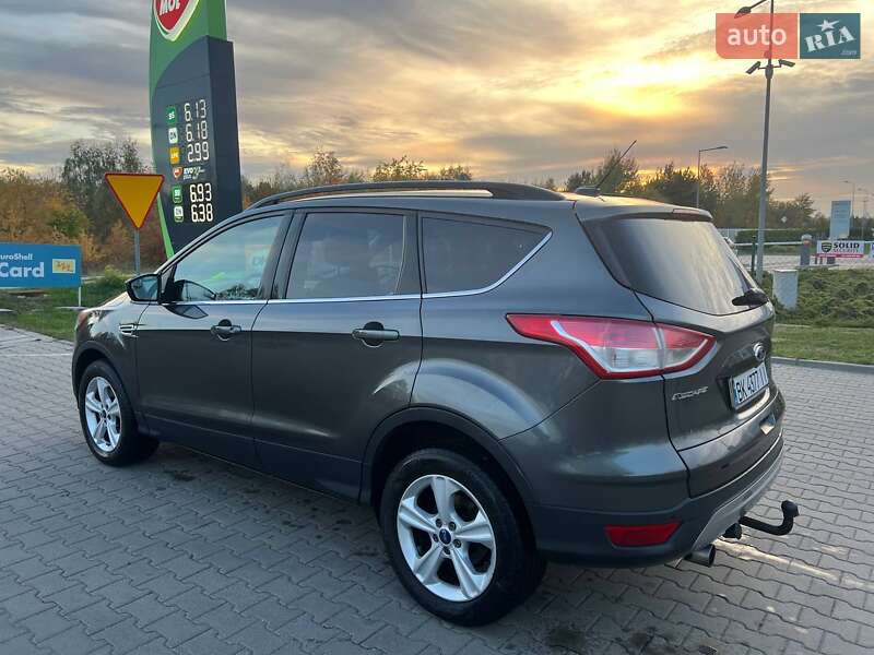 Внедорожник / Кроссовер Ford Escape 2016 в Дубно