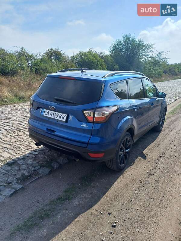 Позашляховик / Кросовер Ford Escape 2017 в Первомайську