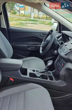 Внедорожник / Кроссовер Ford Escape 2017 в 
