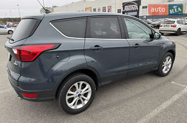 Внедорожник / Кроссовер Ford Escape 2018 в 