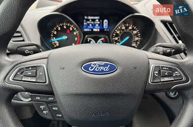 Внедорожник / Кроссовер Ford Escape 2018 в 