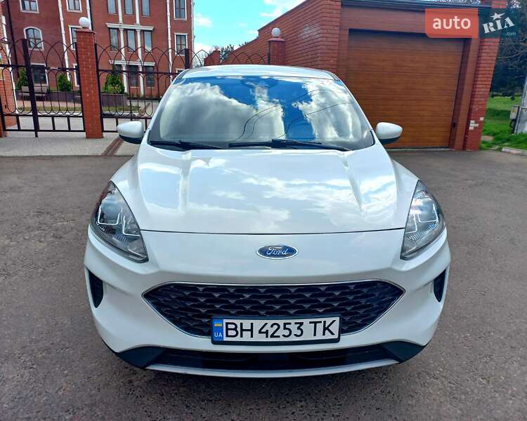 Внедорожник / Кроссовер Ford Escape 2019 в 