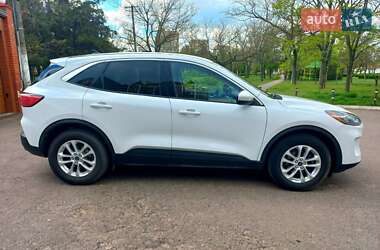 Внедорожник / Кроссовер Ford Escape 2019 в 
