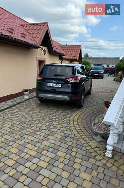 Внедорожник / Кроссовер Ford Escape 2015 в 