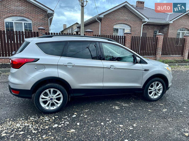 Внедорожник / Кроссовер Ford Escape 2019 в Хмельницком
