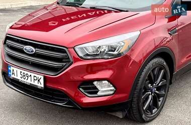 Внедорожник / Кроссовер Ford Escape 2016 в 