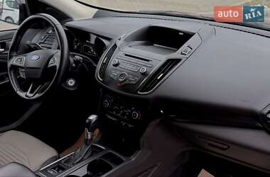 Внедорожник / Кроссовер Ford Escape 2016 в 