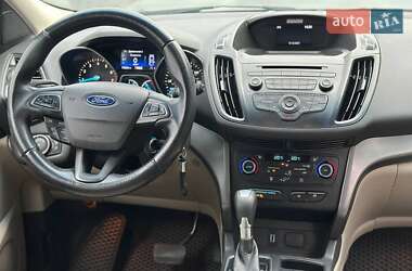 Внедорожник / Кроссовер Ford Escape 2016 в 