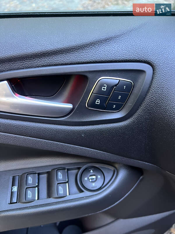 Позашляховик / Кросовер Ford Escape 2015 в Києві