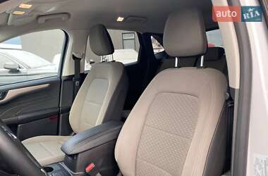 Внедорожник / Кроссовер Ford Escape 2022 в 