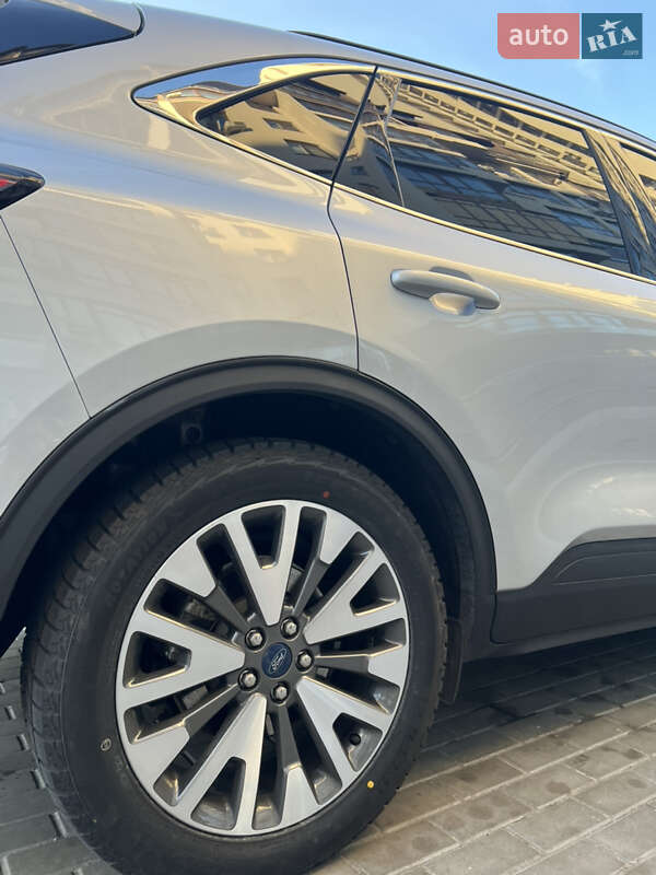 Внедорожник / Кроссовер Ford Escape 2020 в Киеве