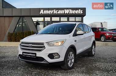 Позашляховик / Кросовер Ford Escape 2017 в Чернівцях