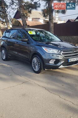 Внедорожник / Кроссовер Ford Escape 2018 в 