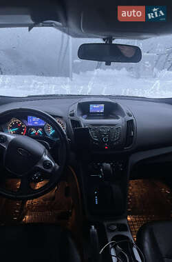 Внедорожник / Кроссовер Ford Escape 2012 в 