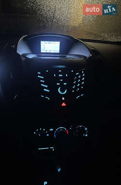 Внедорожник / Кроссовер Ford Escape 2012 в 