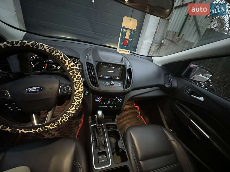 Внедорожник / Кроссовер Ford Escape 2018 в Хмельницком