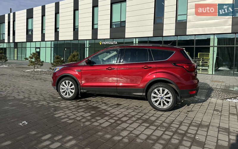 Внедорожник / Кроссовер Ford Escape 2018 в Хмельницком