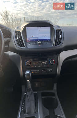 Внедорожник / Кроссовер Ford Escape 2017 в 