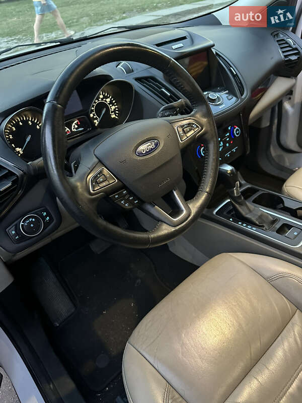 Позашляховик / Кросовер Ford Escape 2016 в Києві
