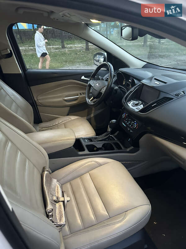 Позашляховик / Кросовер Ford Escape 2016 в Києві