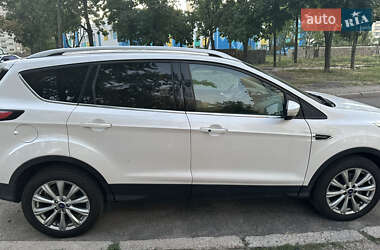 Позашляховик / Кросовер Ford Escape 2016 в 