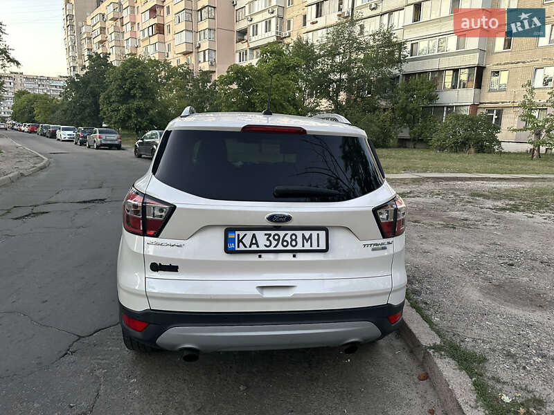 Позашляховик / Кросовер Ford Escape 2016 в Києві