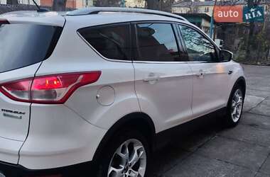 Внедорожник / Кроссовер Ford Escape 2016 в 